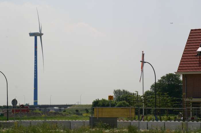 De windturbine van Heemskerk heeft aardig wat discussie opgeleverd toen Waldijk in aanbouw was